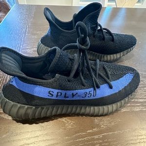 Men’s 13 Yeezy Boost 350 v2.